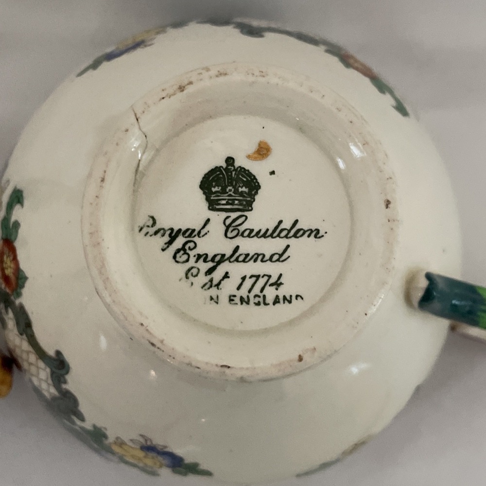 Vintage Royal Cauldon Victoria 2 Cups & Saucers Scalloped 22k Gold Edging Floral - Picture 16 of 16